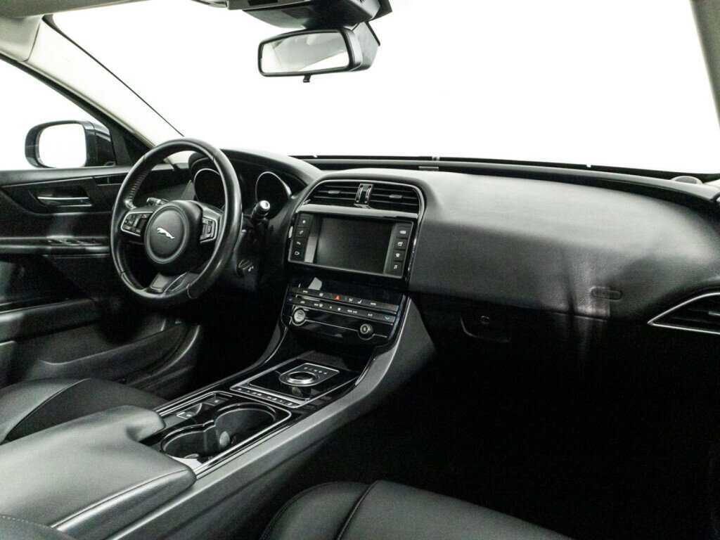 Jaguar XE, 2017 Фото №9