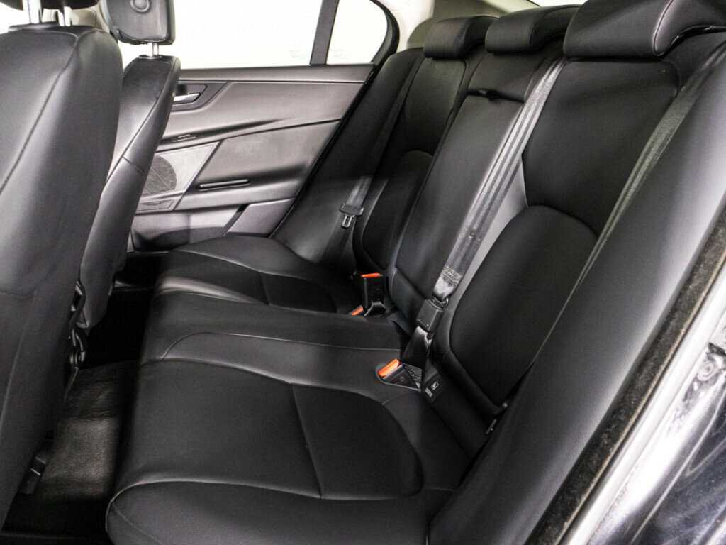 Jaguar XE, 2017 Фото №10