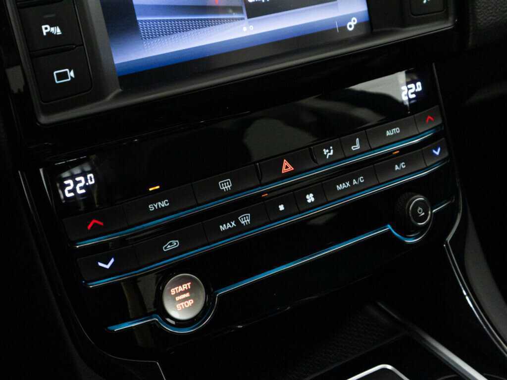 Jaguar XE, 2017 Фото №18