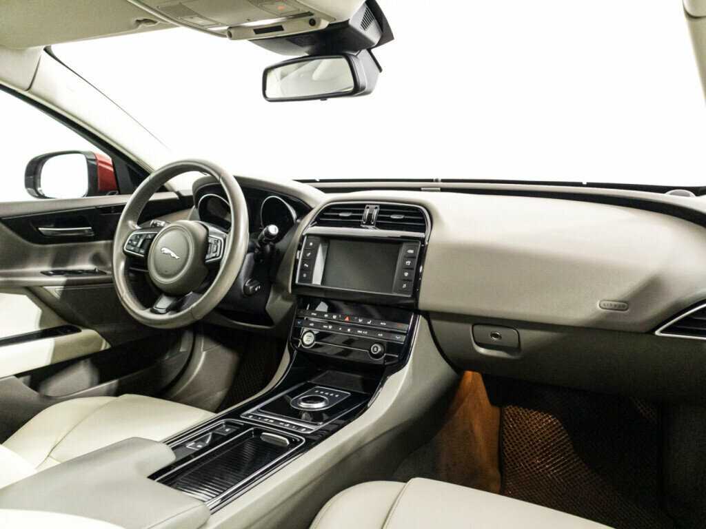 Jaguar XE, 2017 Фото №9