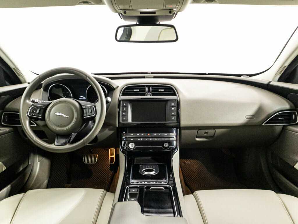 Jaguar XE, 2017 Фото №13