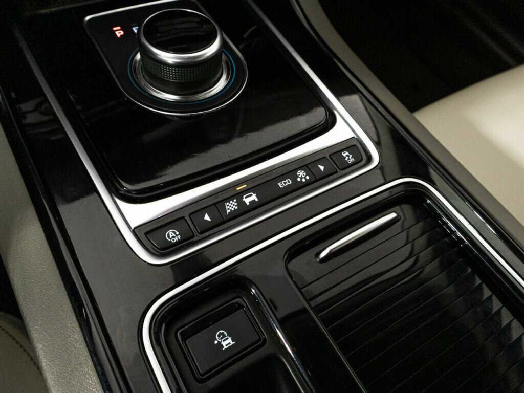 Jaguar XE, 2017 Фото №18