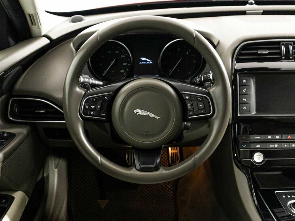 Jaguar XE, 2017 Фото №19