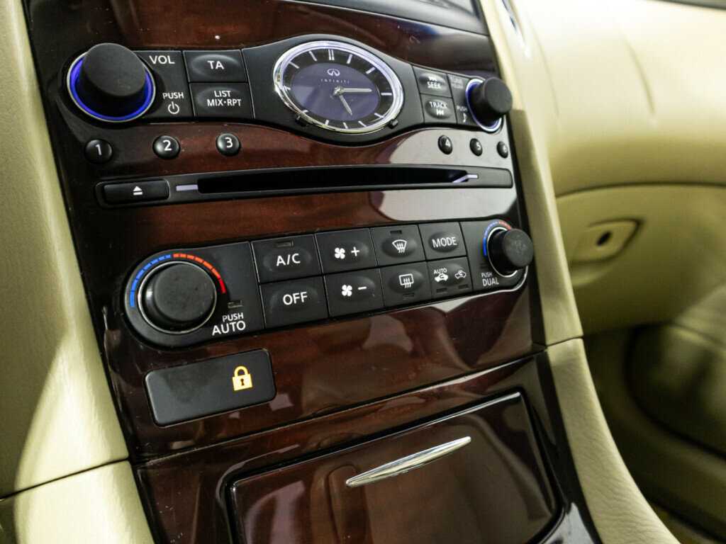 Infiniti EX37, 2010 Фото №20