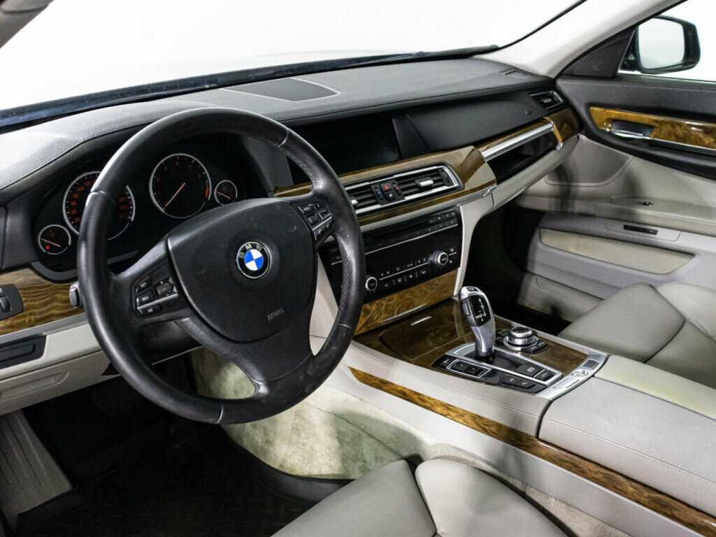 BMW 7 серии 740i, 2012 Фото №11