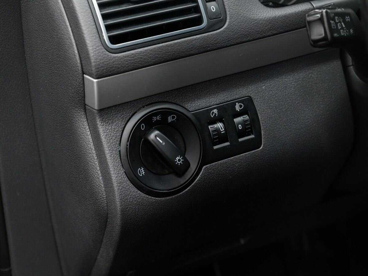 Volkswagen Touran, 2012 Фото №16