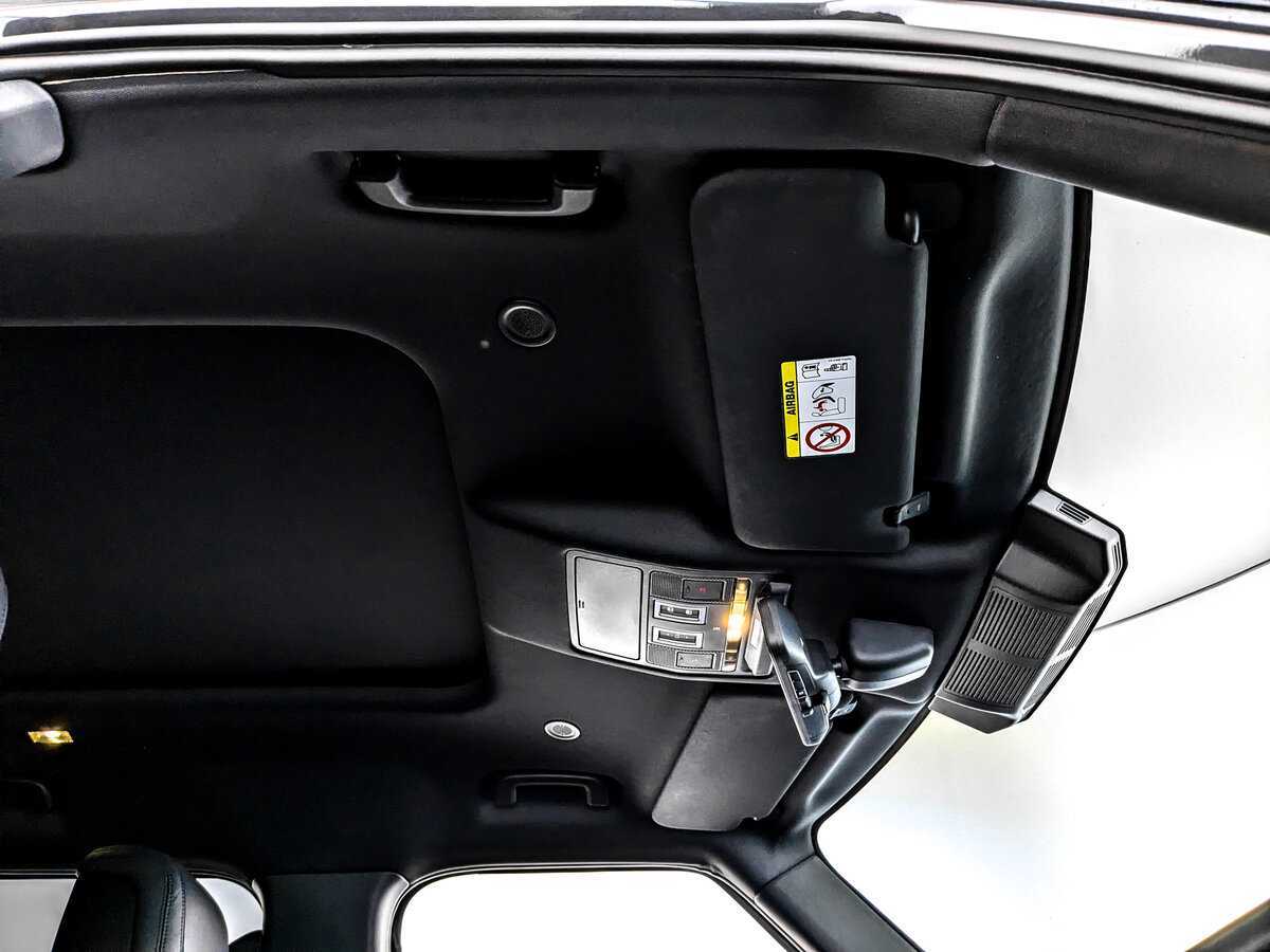 Land Rover Defender 110, 2021 Фото №24