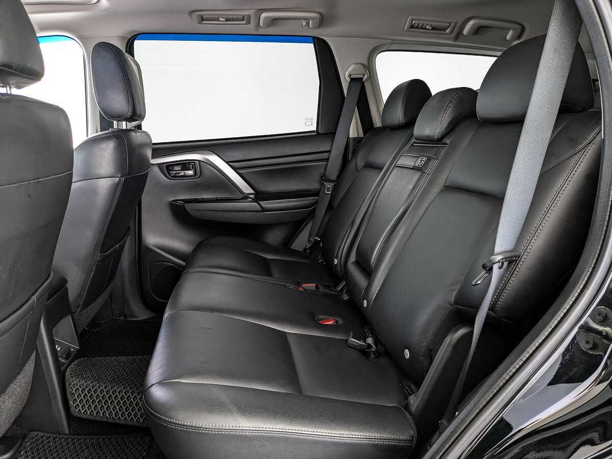 Mitsubishi Montero Sport, 2023 Фото №16