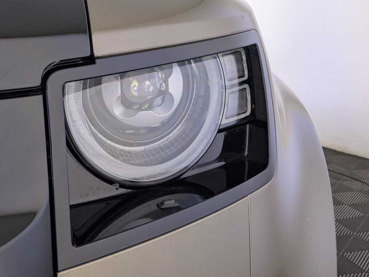 Land Rover Defender 110, 2021 Фото №11