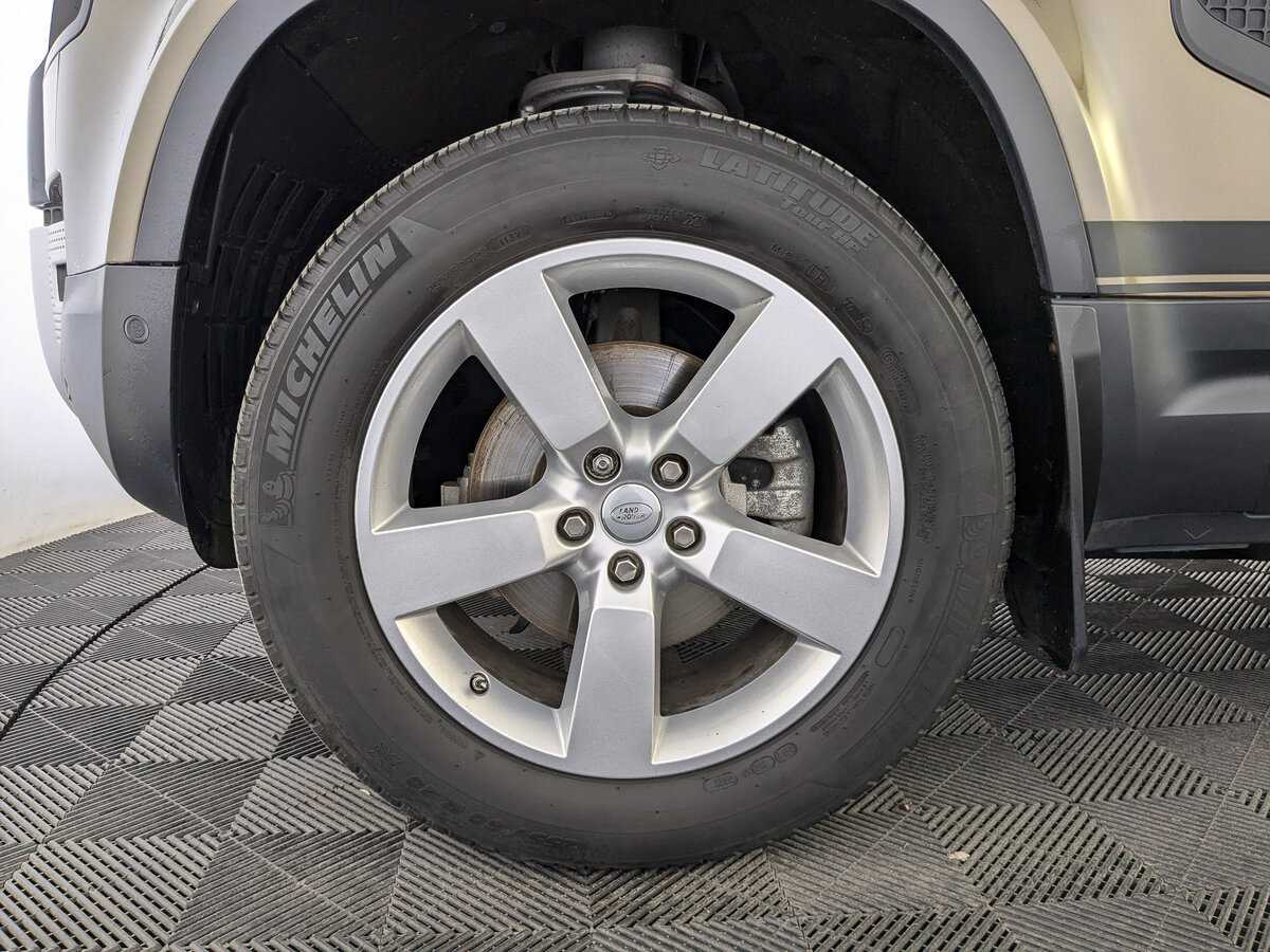 Land Rover Defender 110, 2021 Фото №12