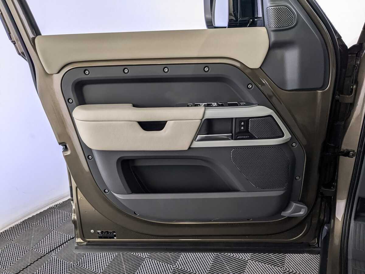 Land Rover Defender 110, 2021 Фото №19