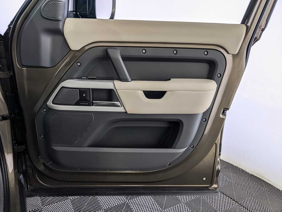 Land Rover Defender 110, 2021 Фото №25