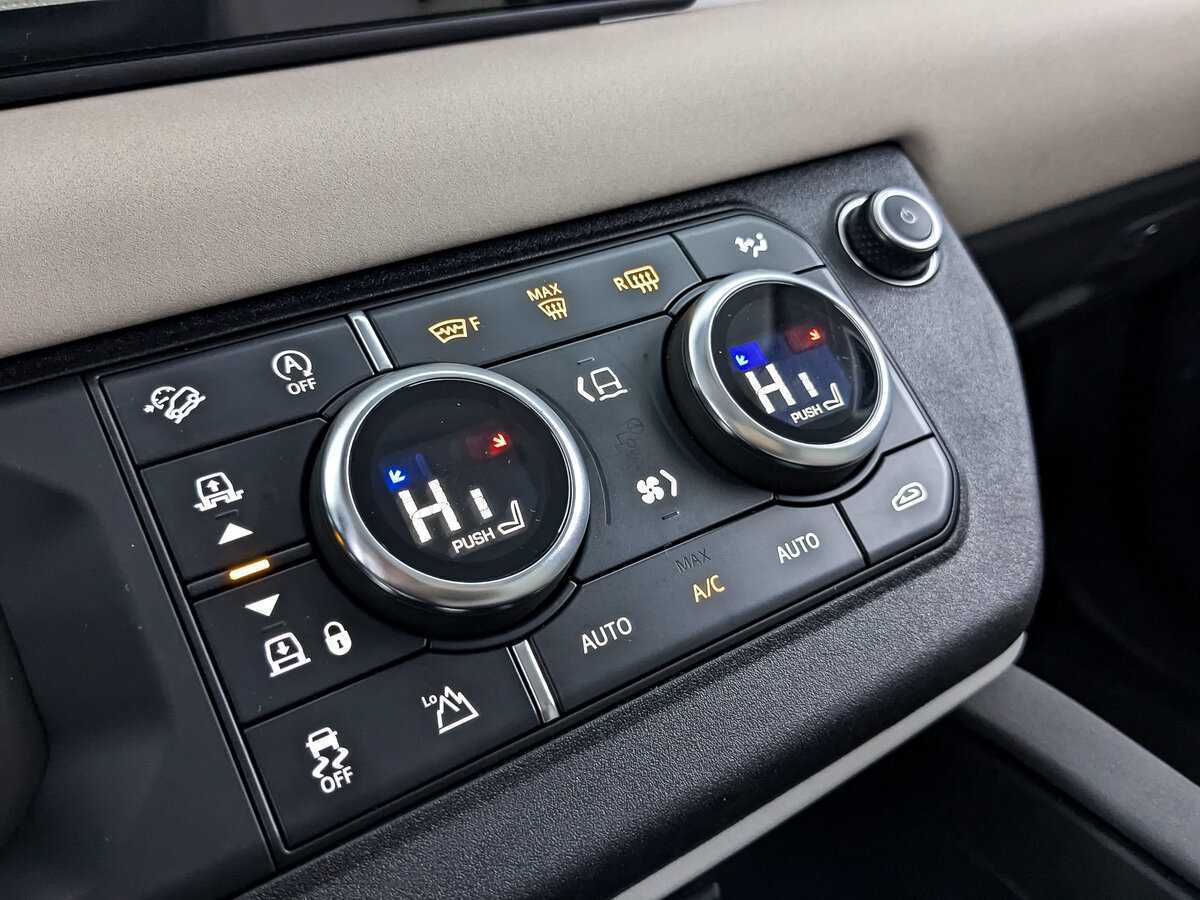 Land Rover Defender 110, 2021 Фото №26