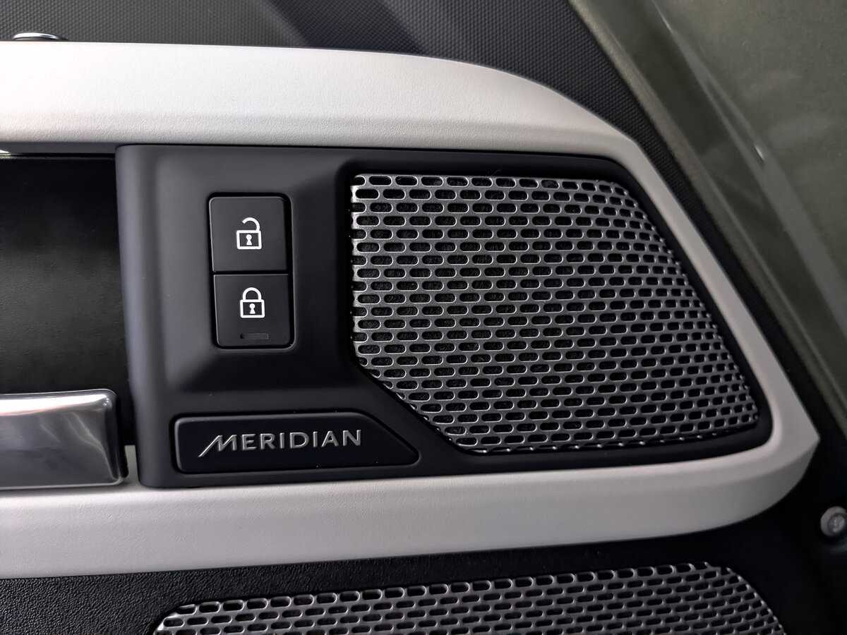 Land Rover Defender 110, 2021 Фото №26