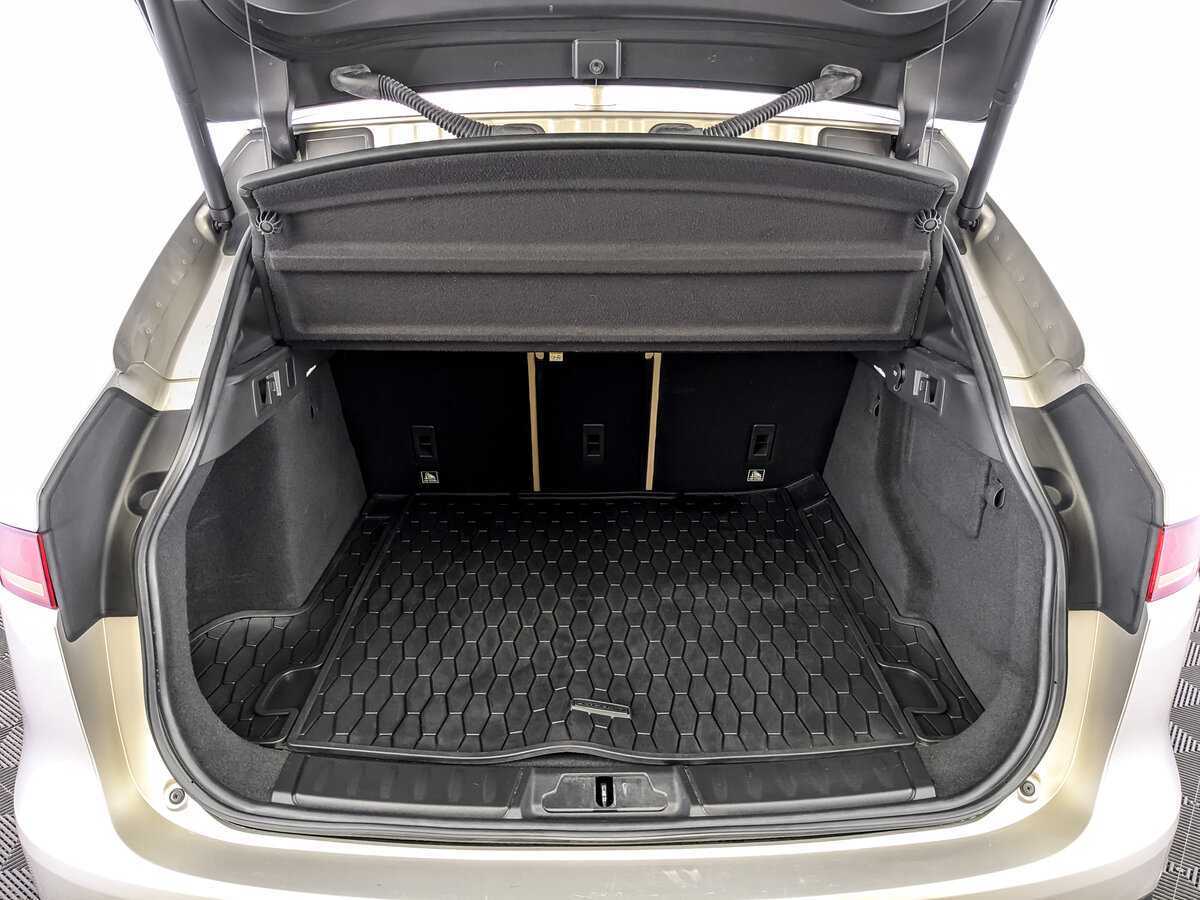 Jaguar F-Pace, 2016 Фото №10