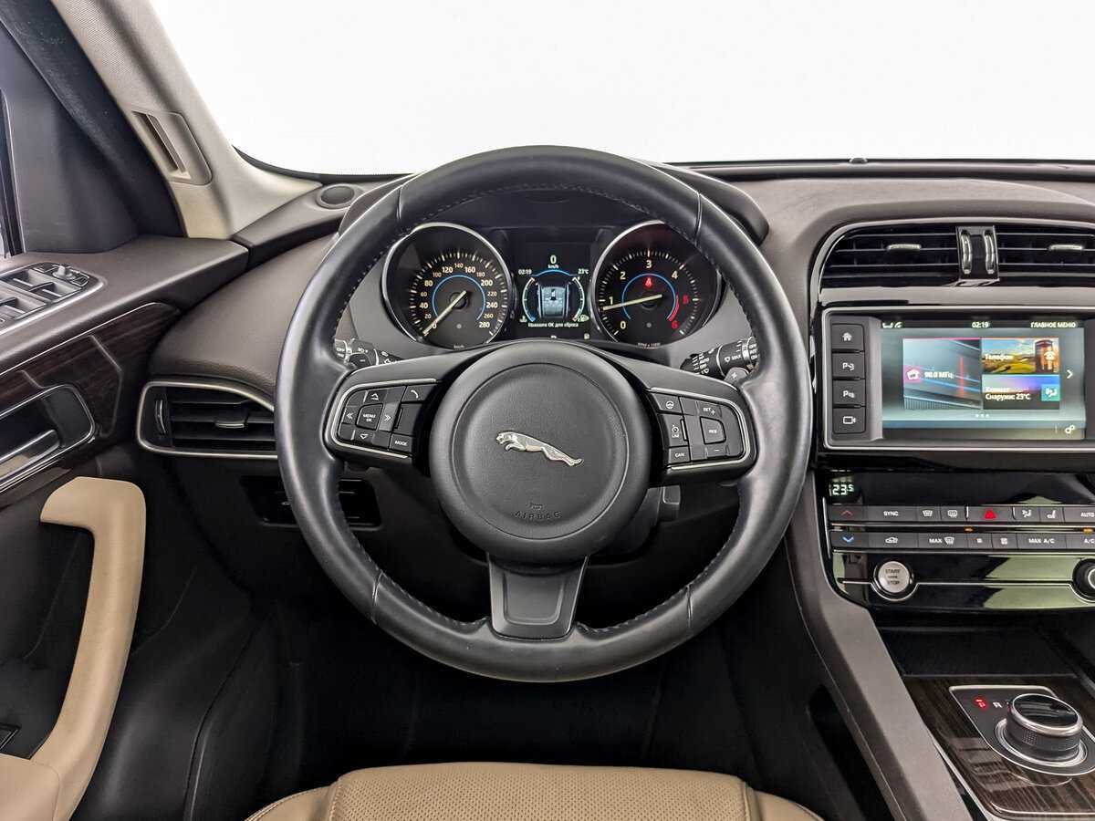 Jaguar F-Pace, 2016 Фото №22