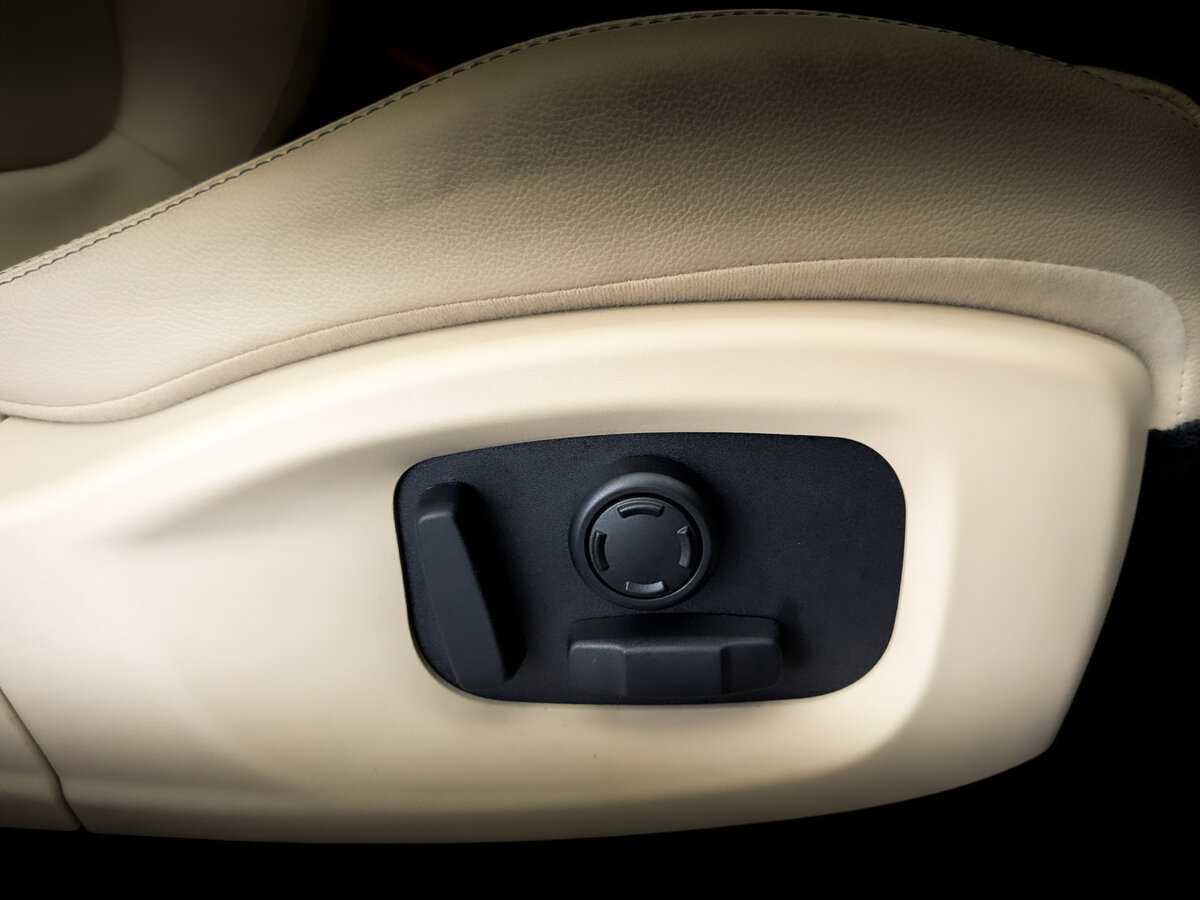 Jaguar F-Pace, 2016 Фото №25