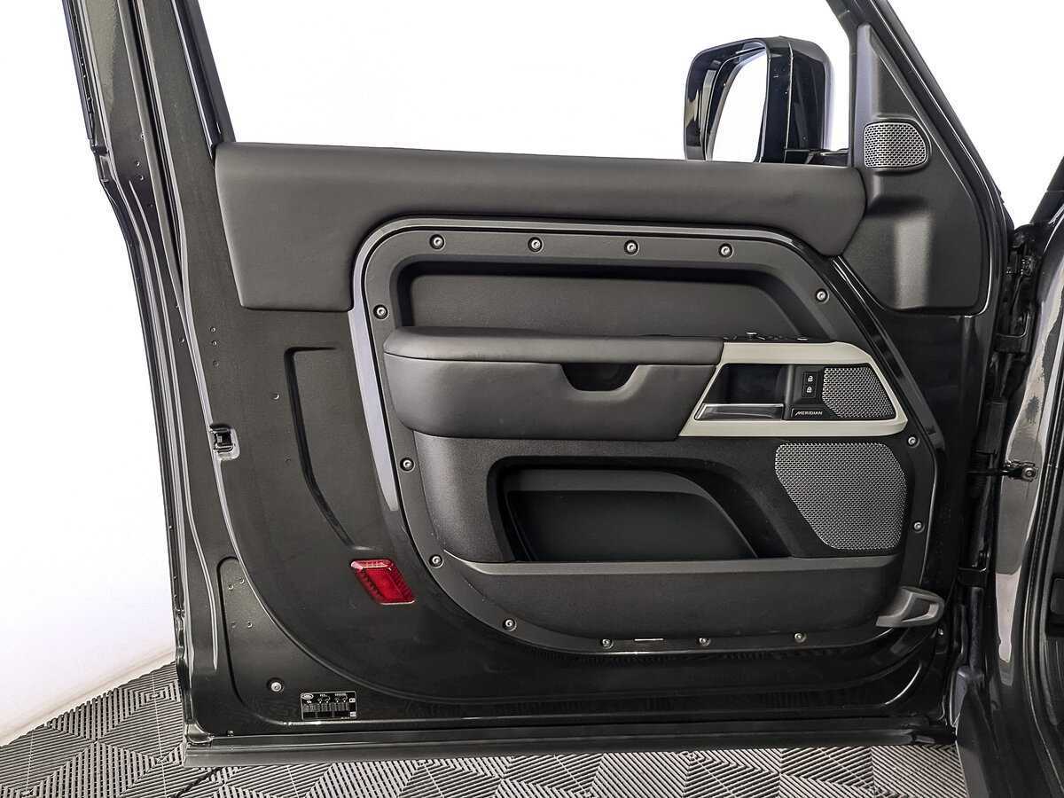 Land Rover Defender 90, 2021 Фото №19