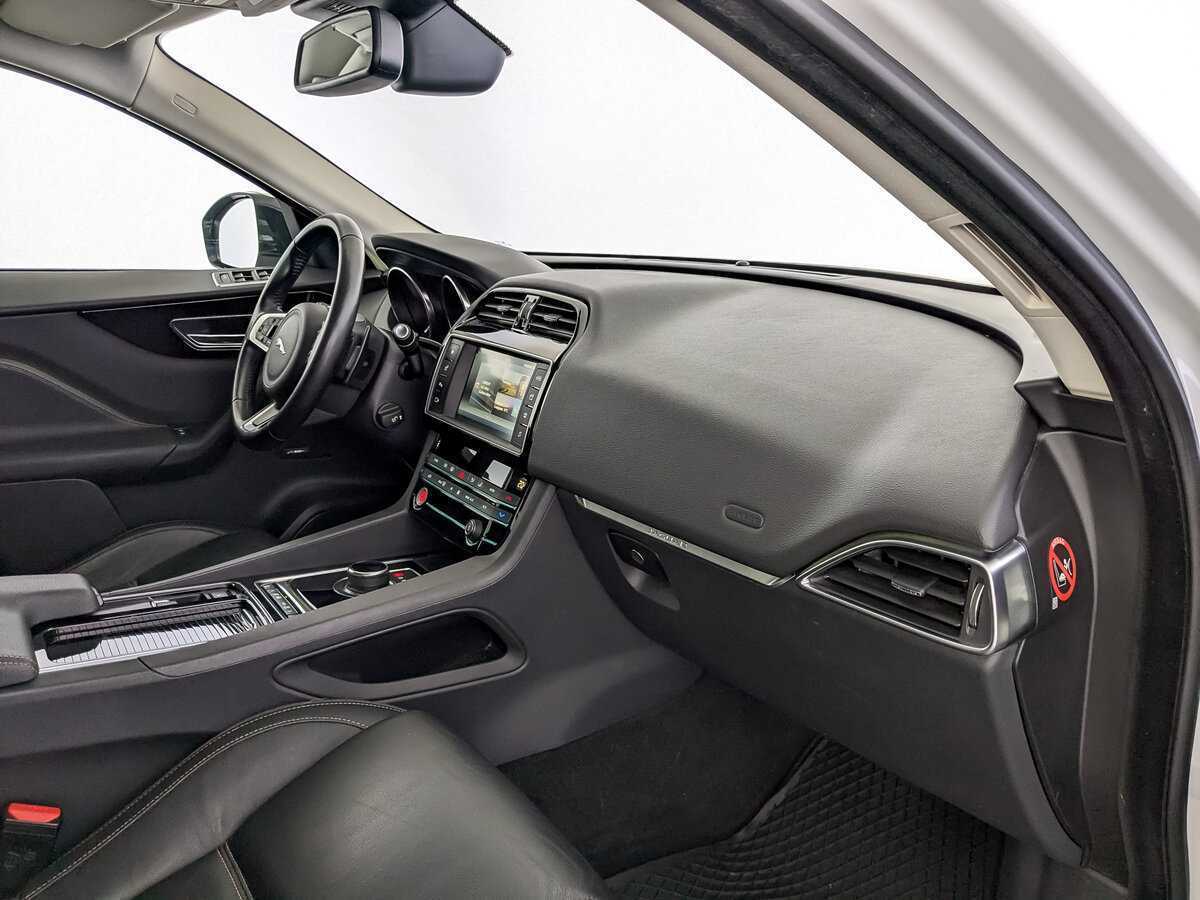 Jaguar F-Pace, 2018 Фото №11