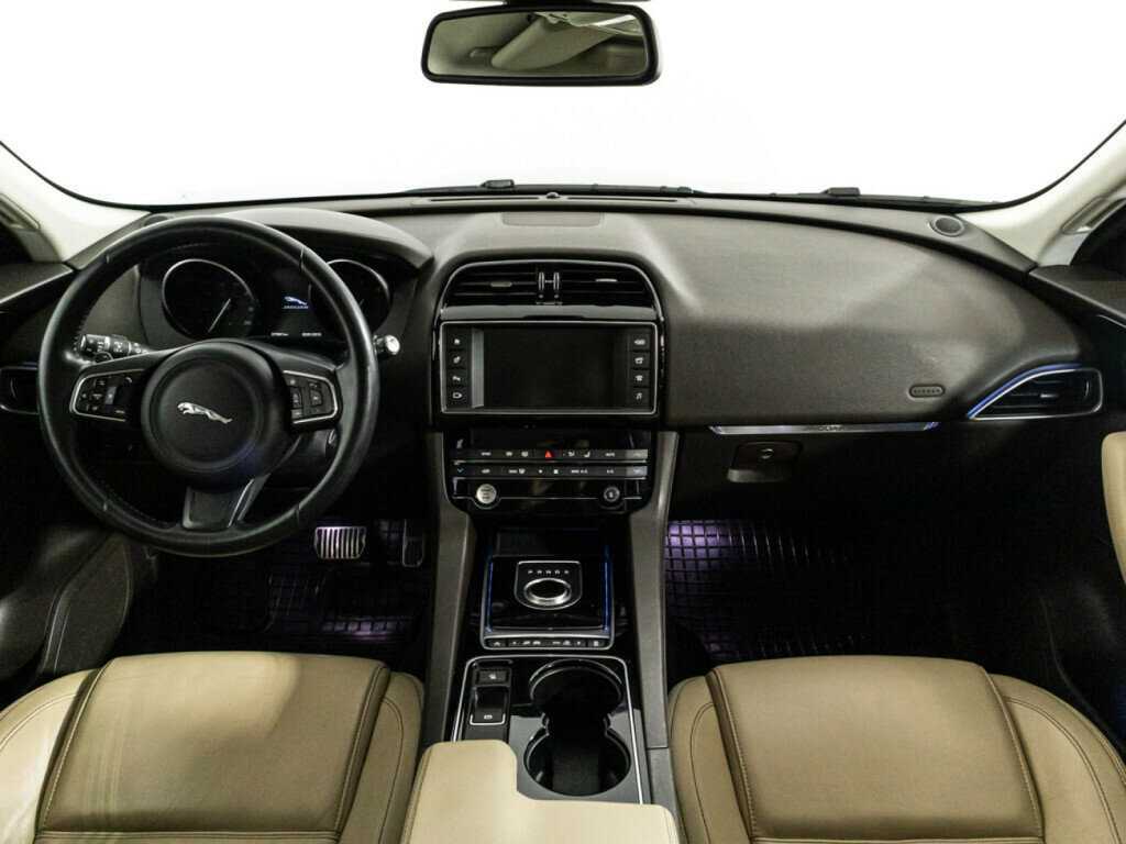 Jaguar F-Pace, 2017 Фото №12