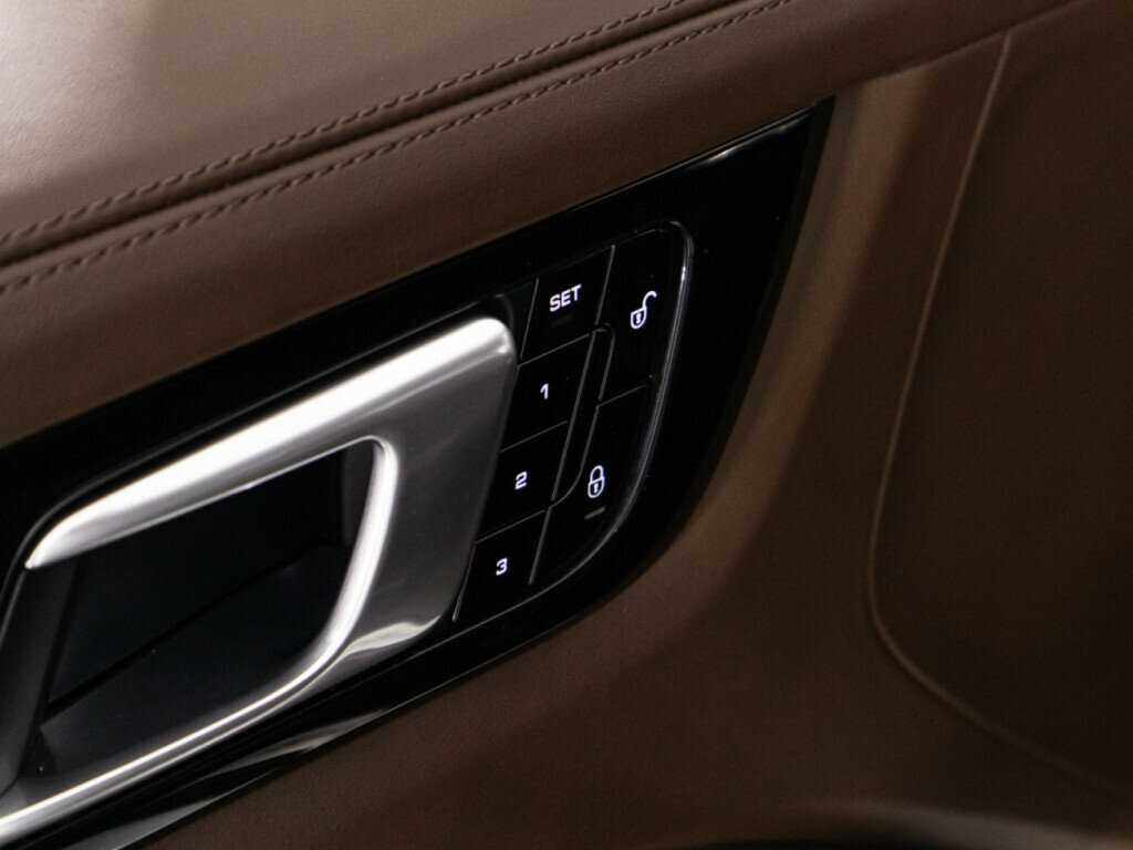 Porsche Cayenne Turbo, 2018 Фото №18