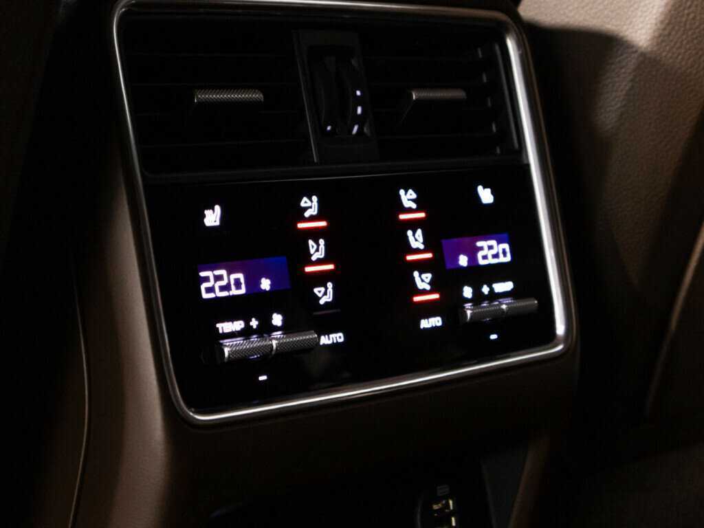 Porsche Cayenne Turbo, 2018 Фото №27