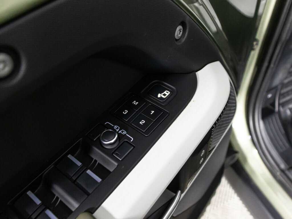 Land Rover Defender 110, 2021 Фото №18