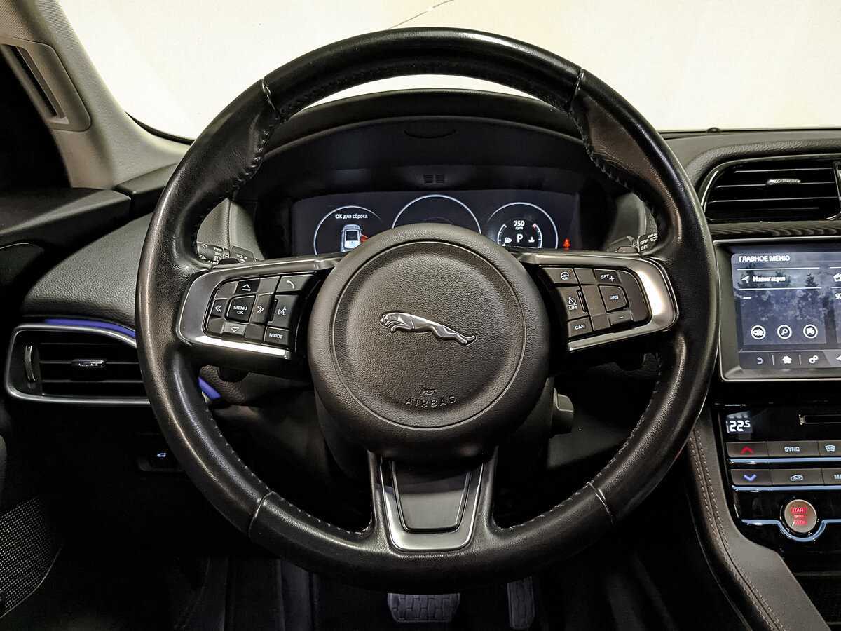 Jaguar F-Pace, 2018 Фото №20