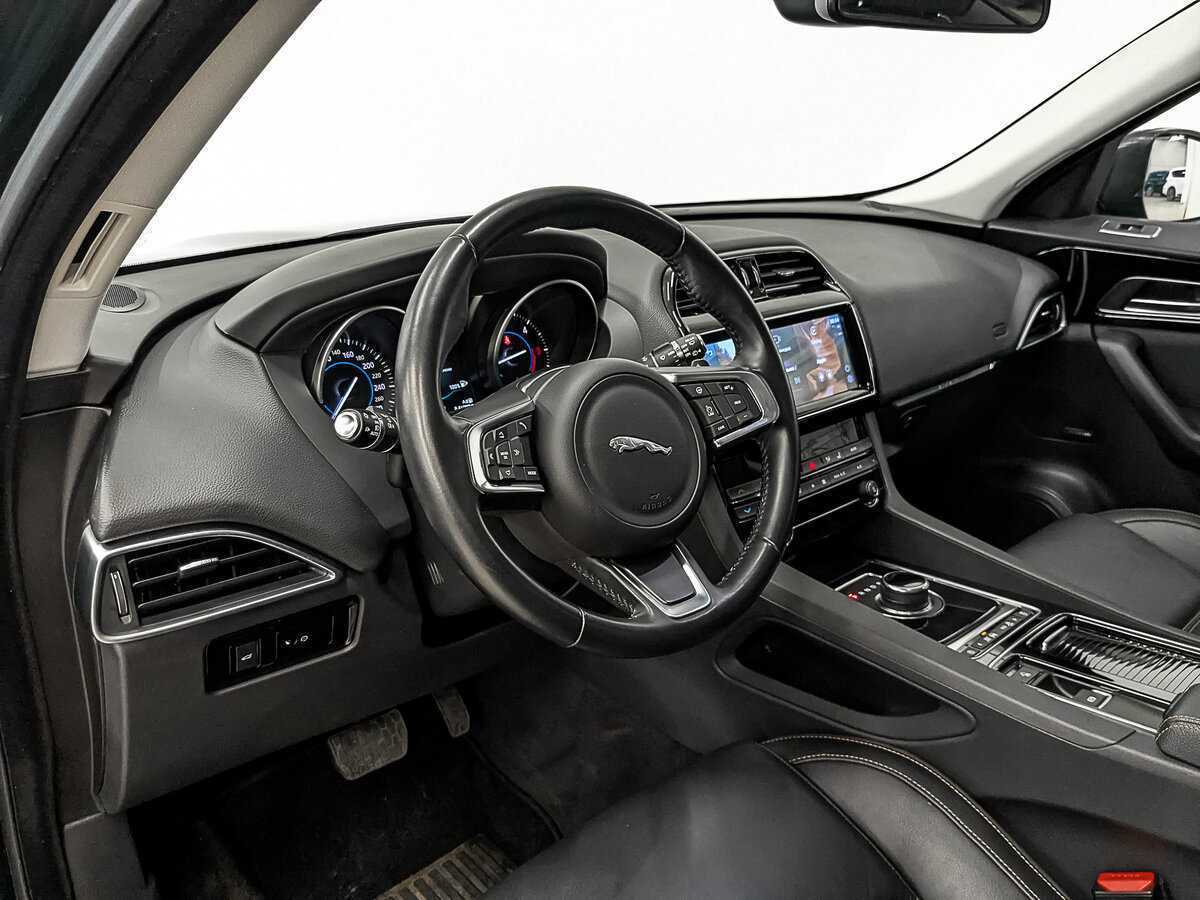 Jaguar F-Pace, 2018 Фото №12