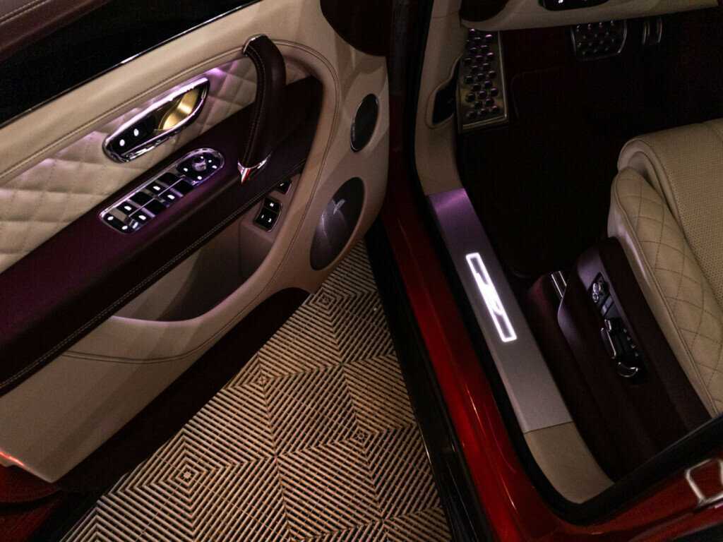 Bentley Bentayga Speed, 2020 Фото №30