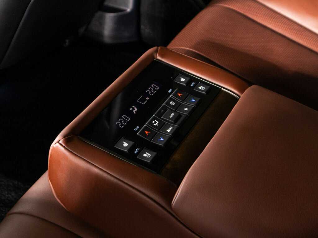 Lexus LX 570, 2018 Фото №24