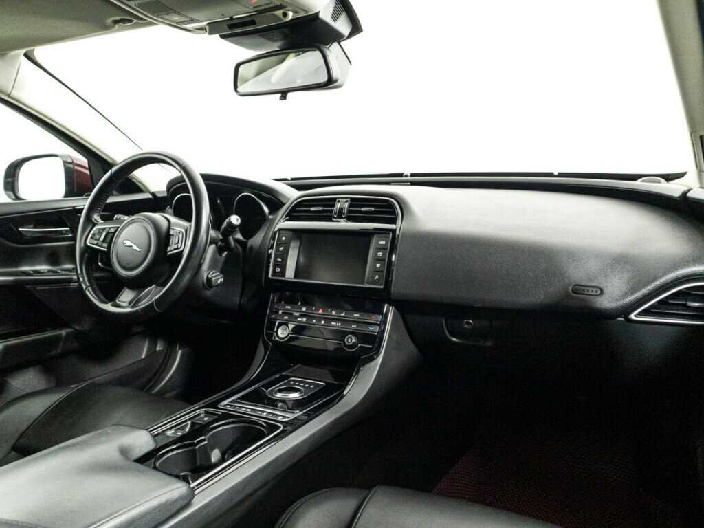 Jaguar XE, 2017 Фото №9
