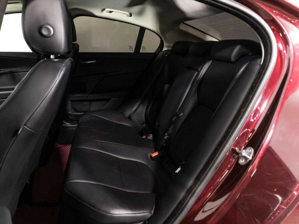 Jaguar XE, 2017 Фото №10