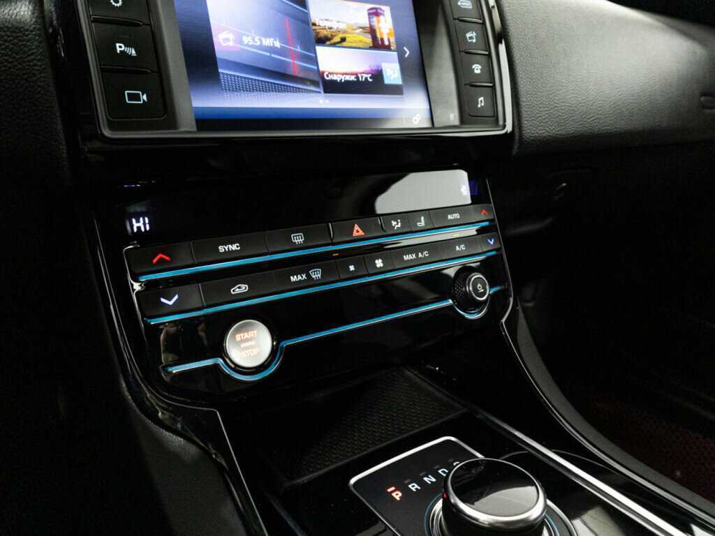 Jaguar XE, 2017 Фото №16