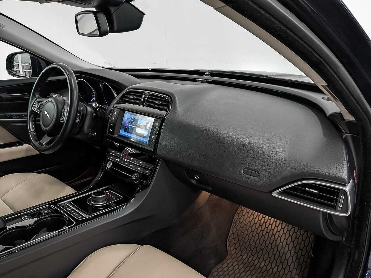 Jaguar XE, 2017 Фото №11