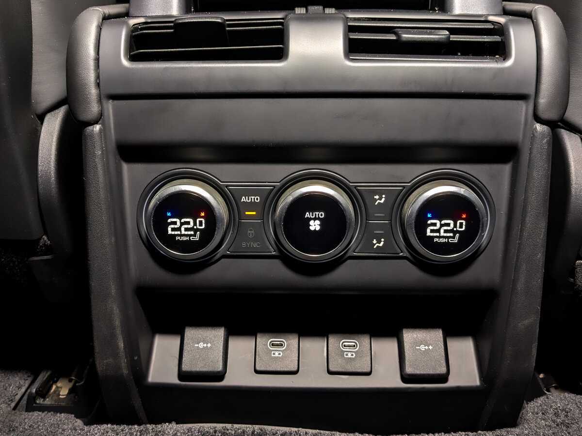 Land Rover Defender 90, 2021 Фото №27