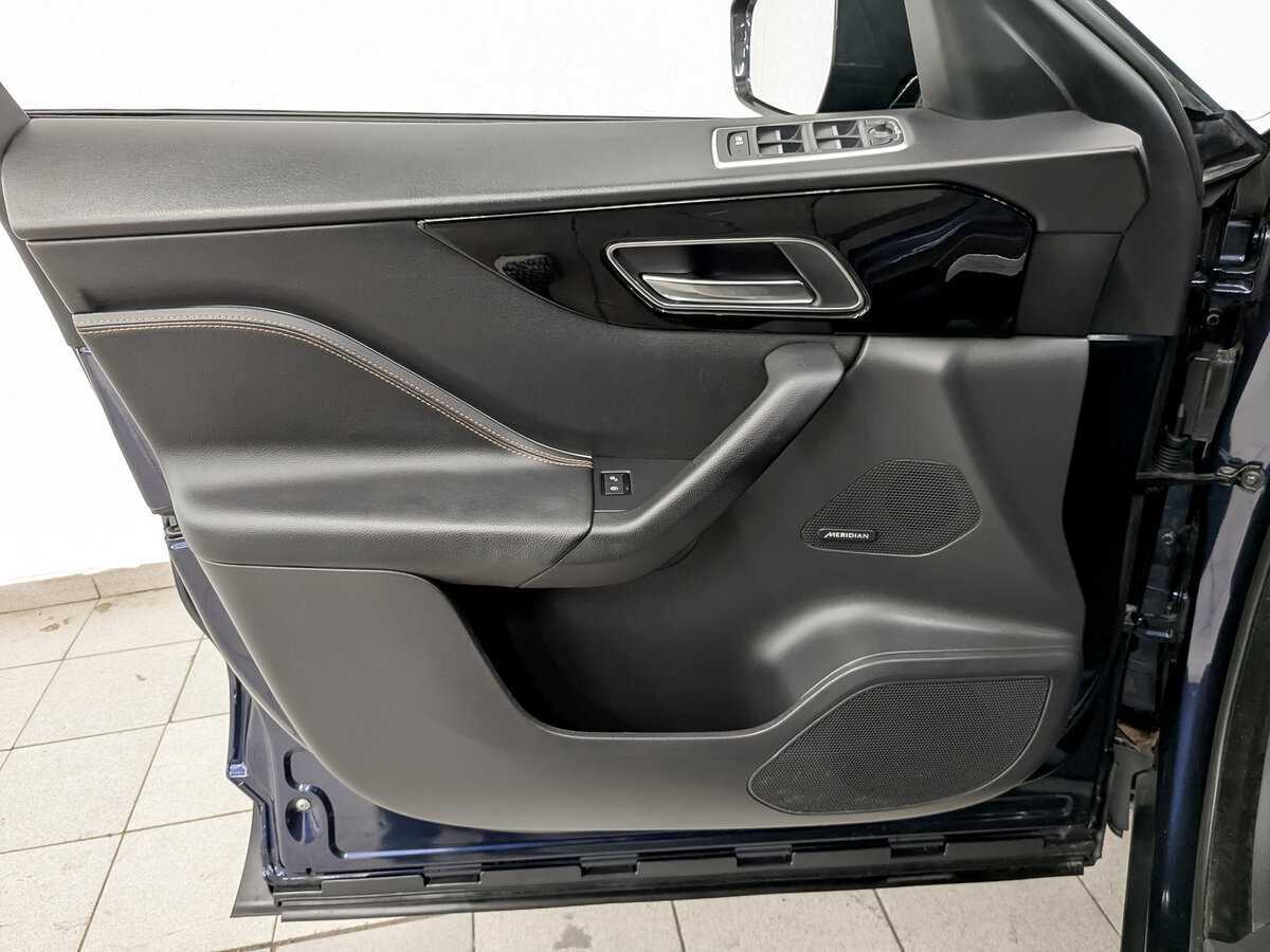 Jaguar F-Pace, 2017 Фото №19