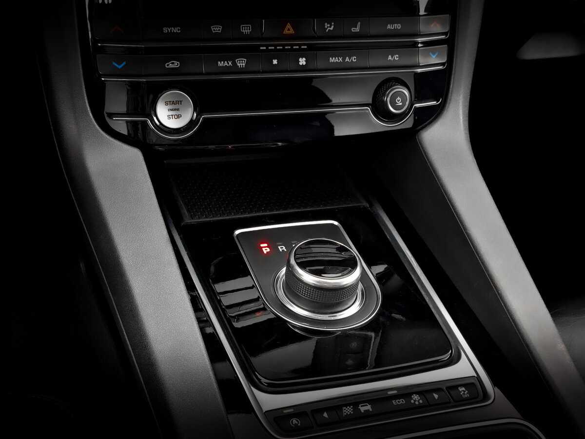 Jaguar F-Pace, 2016 Фото №26