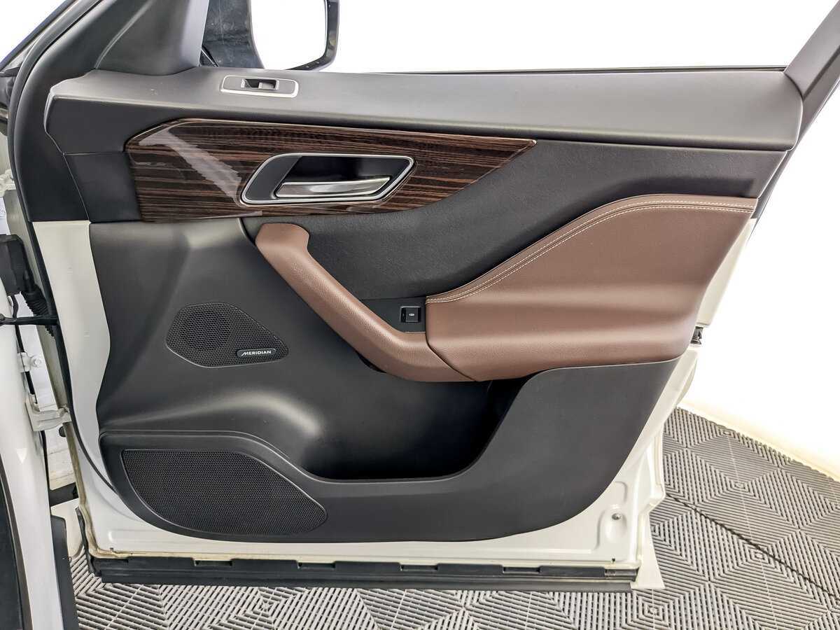 Jaguar F-Pace, 2016 Фото №26