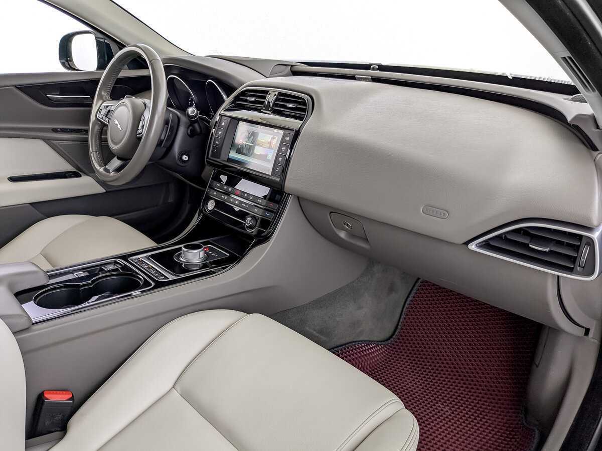 Jaguar XE, 2015 Фото №11
