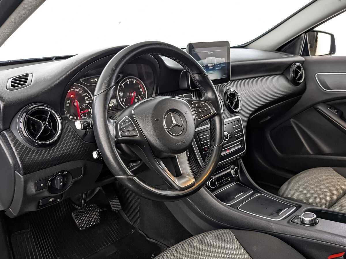 Mercedes-Benz GLA 200, 2018 Фото №15