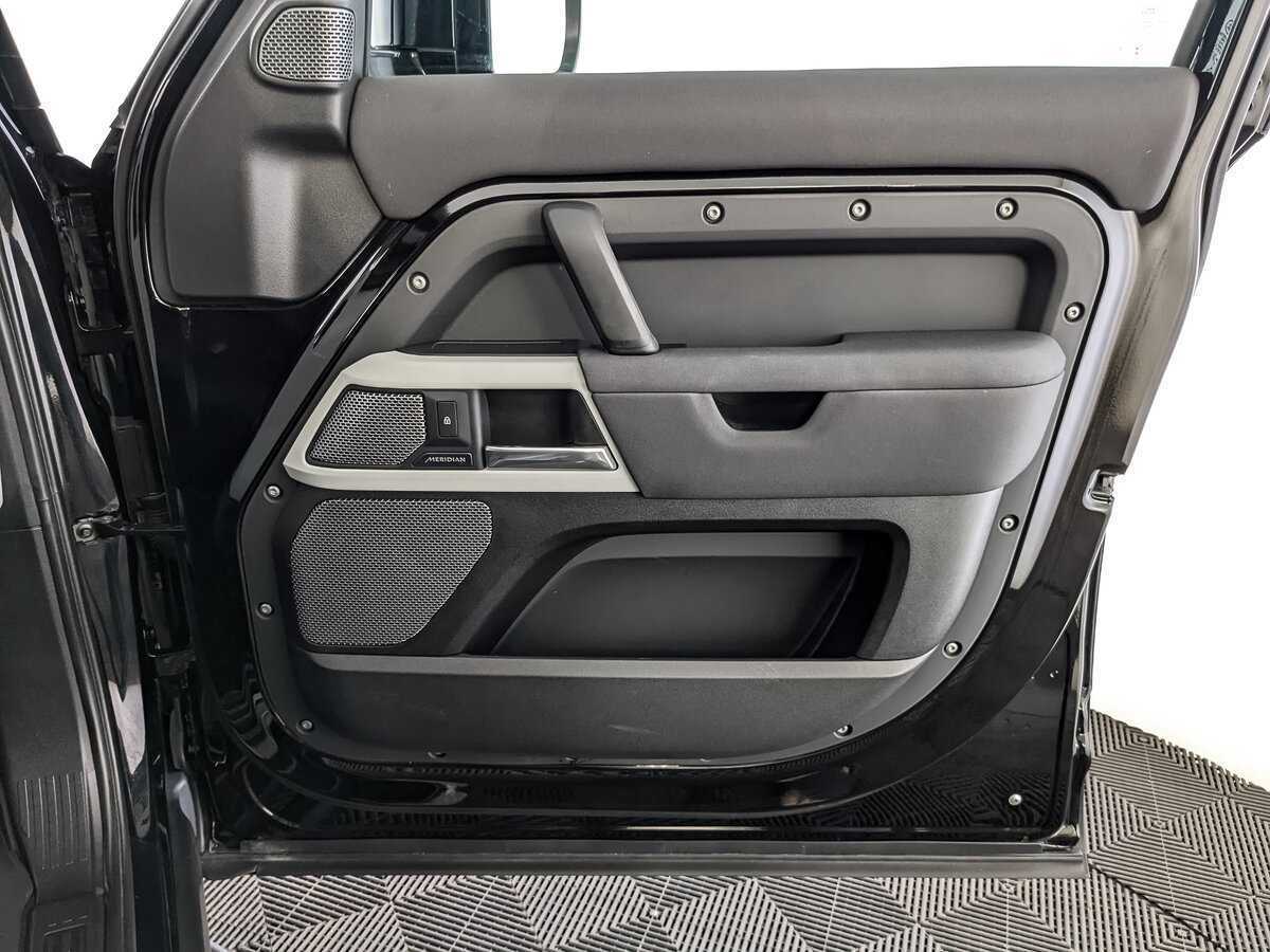 Land Rover Defender 110, 2021 Фото №24