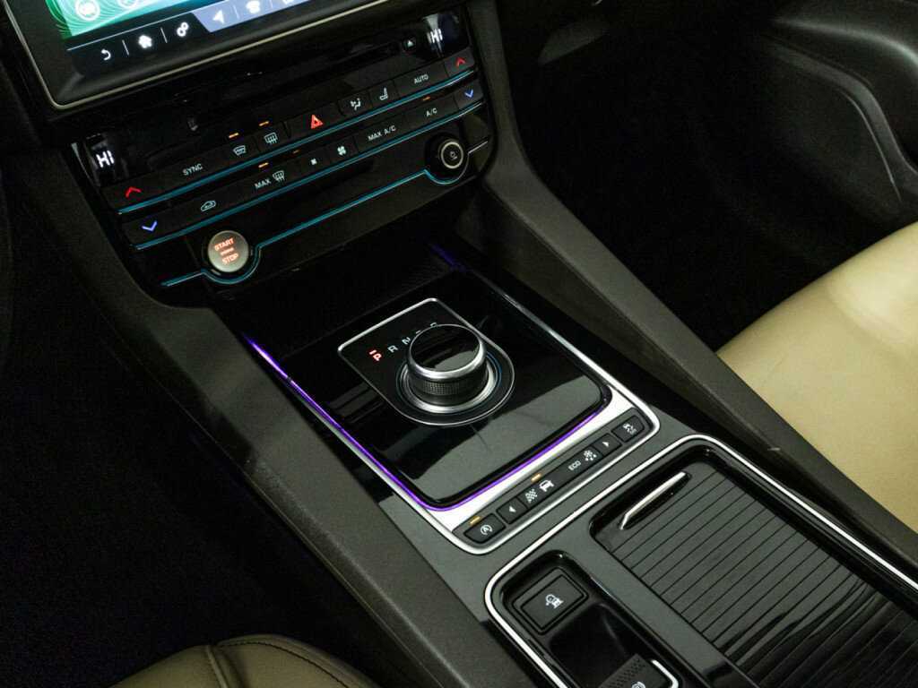 Jaguar F-Pace, 2016 Фото №20