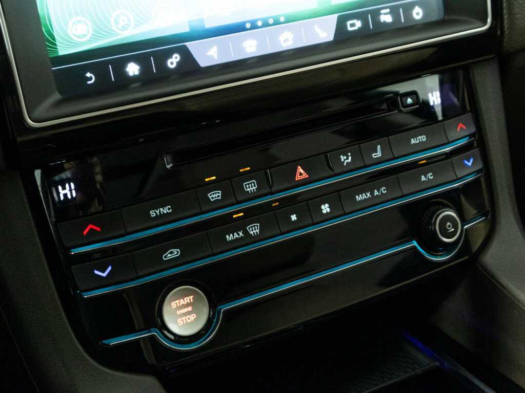 Jaguar F-Pace, 2016 Фото №21