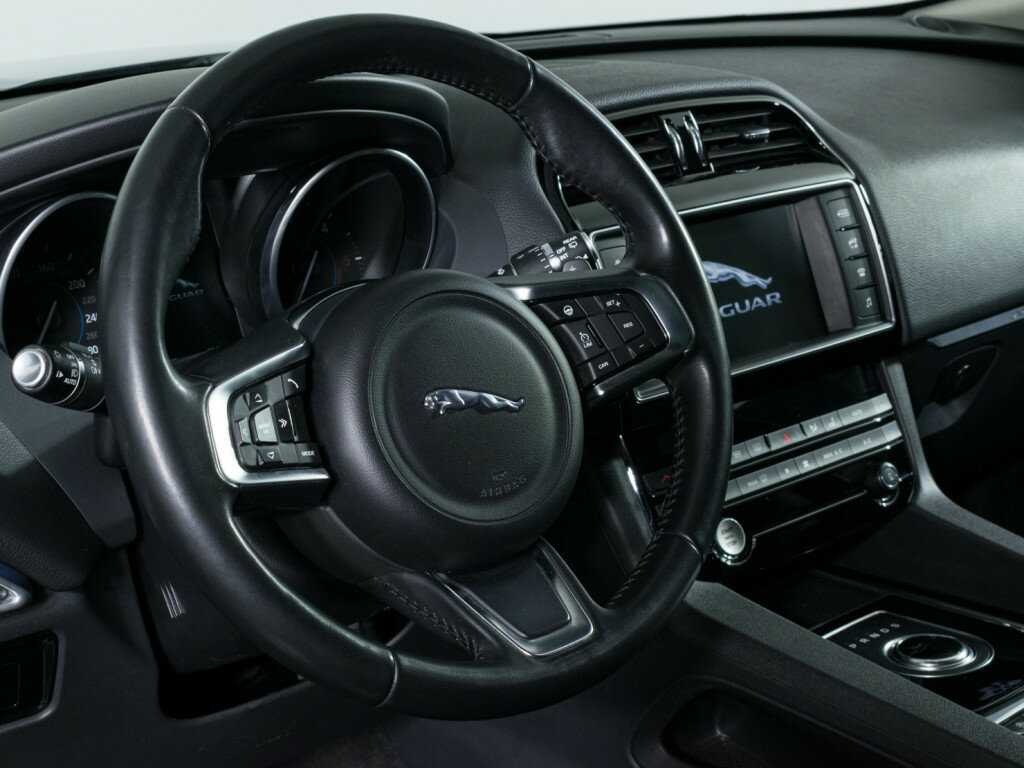 Jaguar F-Pace, 2017 Фото №14
