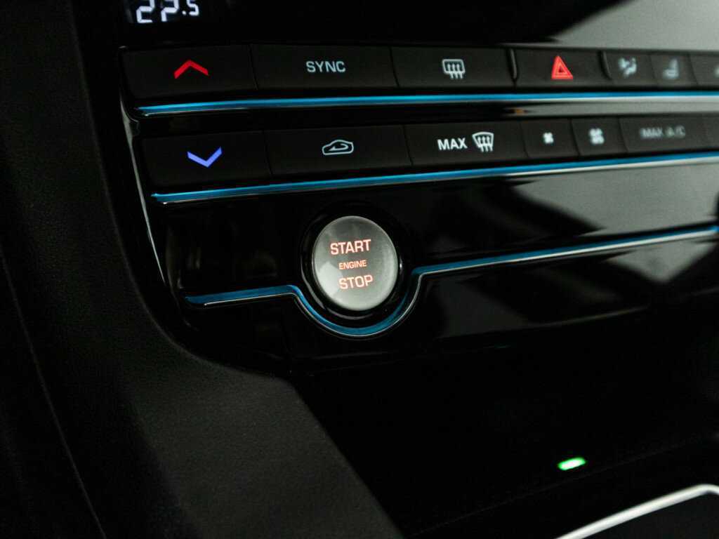 Jaguar F-Pace, 2016 Фото №20