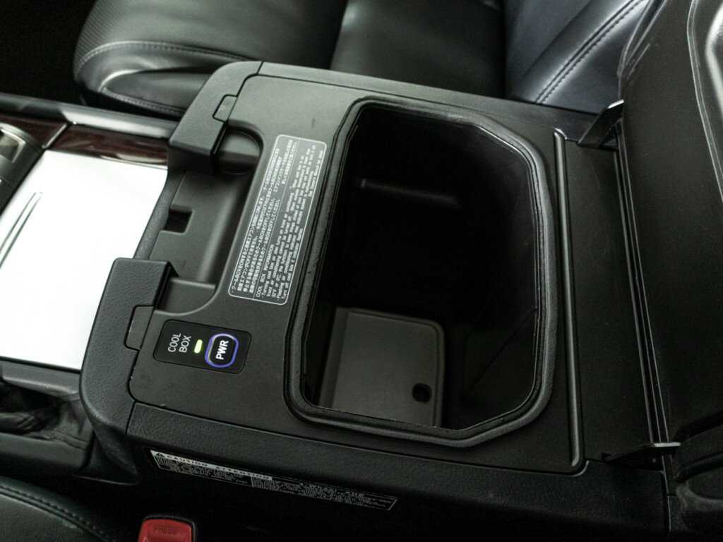 Lexus LX 570, 2011 Фото №21