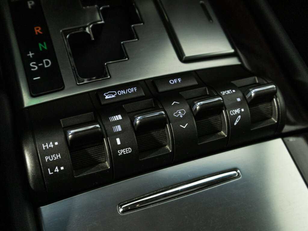 Lexus LX 570, 2011 Фото №24