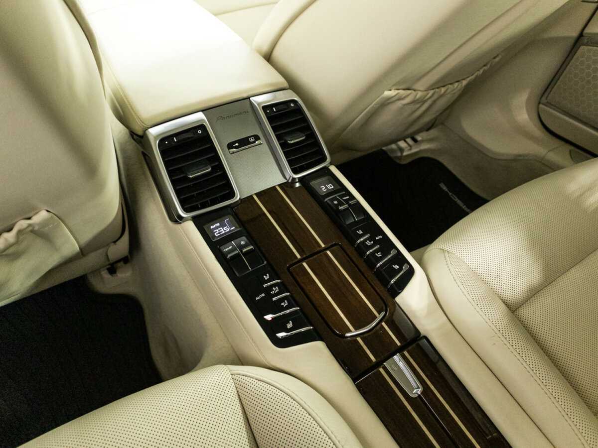 Porsche Panamera Turbo, 2010 Фото №21
