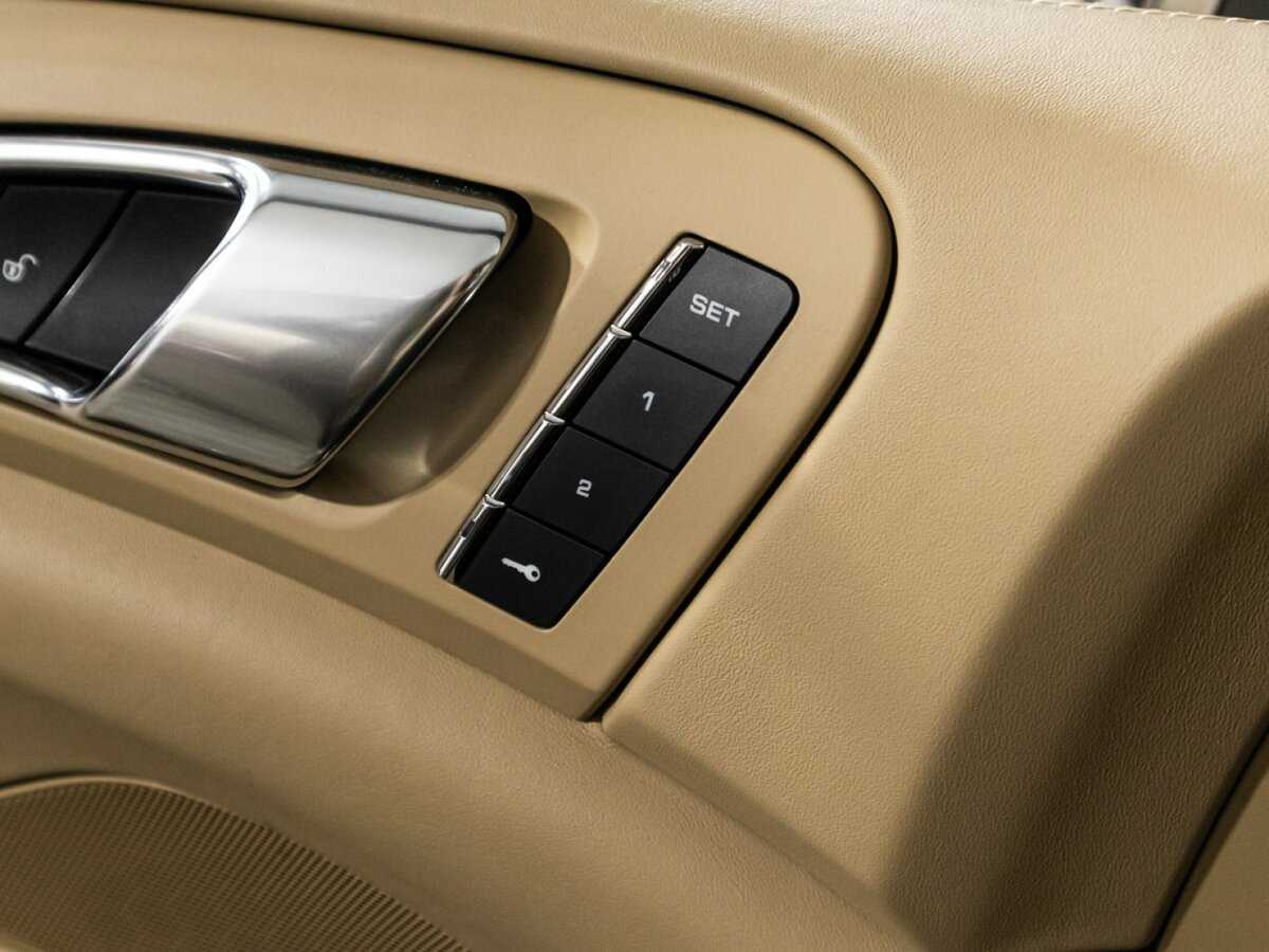 Porsche Cayenne Turbo, 2015 Фото №19